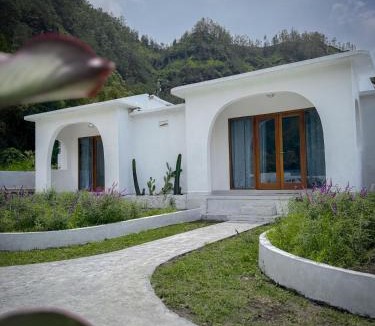 Songan House | Alaya at volcano