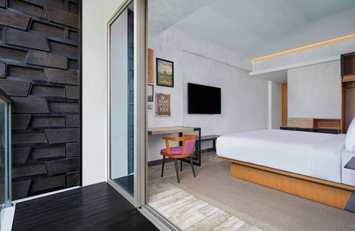 Batubelig Hotel | Aloft by Marriott Bali Seminyak