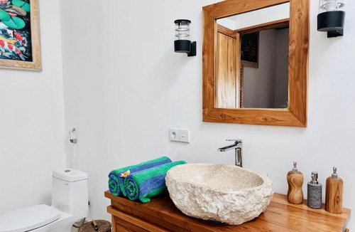 Amed Villa | Alone Villa