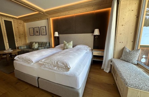 Lech am Arlberg Hotel | Alpenland - das feine Kleine, zentral und ruhig mit modernem Wellnessbereich