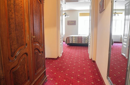 Funfhaus Hotel | Altwienerhof boutique studio, art nouveau, art & real host in a top location