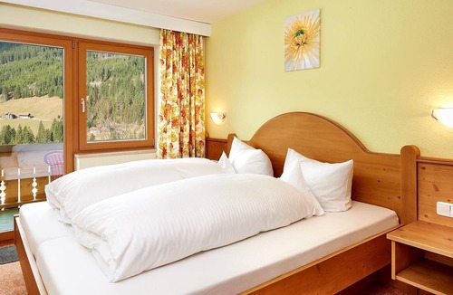 Riezlern Apartment | Apartment 4 with 2 bedrooms and 2 balconies - Gästehaus Strasser