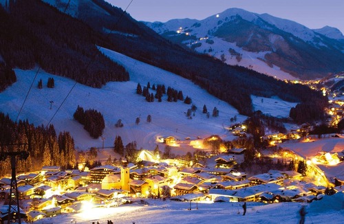 Saalbach Apartment | Apartment with balcony and ski storage