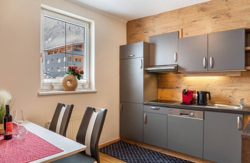 Ried im Oberinntal Apartment | Apartment "Bergtraum Ried – Type 1" with Mountain View, Shared Garden and Wi-Fi