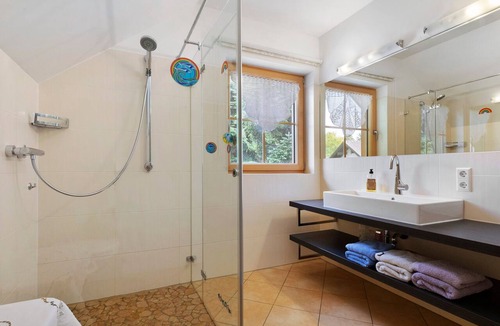 Ramsau am Dachstein Apartment | Apartment 'Haus Rosenheim' with Mountain View, Balcony and Wi-Fi