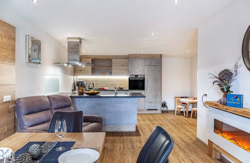 Kaltenbach Apartment | Apartment "Hochzillertal Gartenwohnung" with Mountain View, Terrace & Wi-Fi
