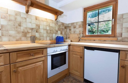 Dienten am Hochkoenig Apartment | Apartment, shower and bathtub, toilet, 3 bedrooms - Chalet Berg 7