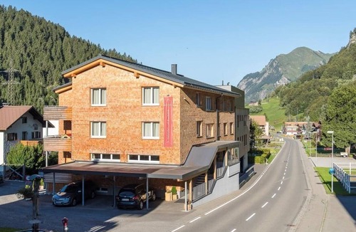 Kloesterle am Arlberg Bed & Breakfast | Appartement L 2 SZ mit Balkon - Aparthotel Alpine Lodge Klösterle am Arlberg