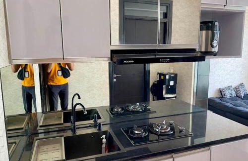 Jatinegara Apartment | Apt Casablanca 2BR Dahlia By Damaresa