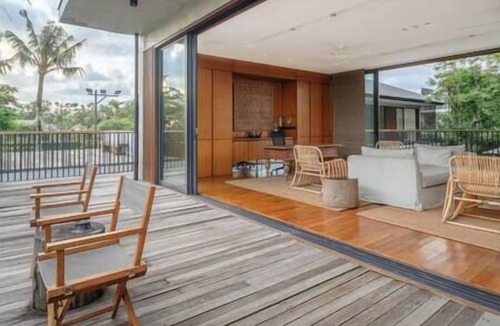 Batu Bolong Villa | Arnalaya Beach House | Canggu Sea-Breeze 5BR Villa — Chef & Beachfront