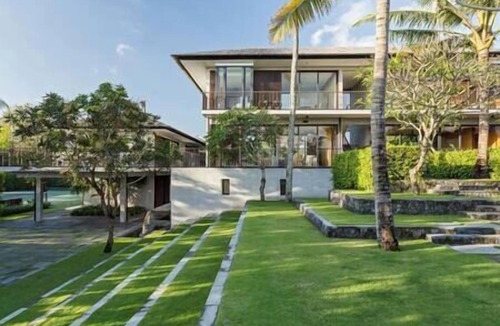 Batu Bolong Villa | Arnalaya Beach House | Canggu Sea-Breeze 5BR Villa — Chef & Beachfront
