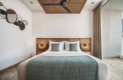 Dewi Sri Hotel | Bali 3BR Villa with Fun Waterslide