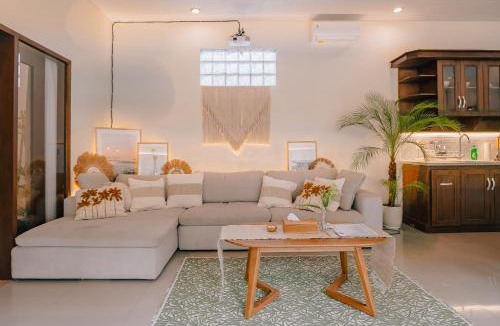Berawa Villa | Bali Canggu 3BR Paradise Villa 5min ride to Beach and Finns