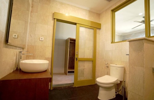 Purwakerti Hostel | Bayu Hotel Deluxe Sea View inc. Breakfast