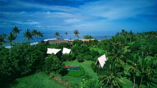 West Selemadeg House | Beachfields Bungalows