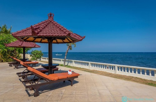 Dencarik Villa | Beachfront Villa at Lovina 10P, Pool, BBQ