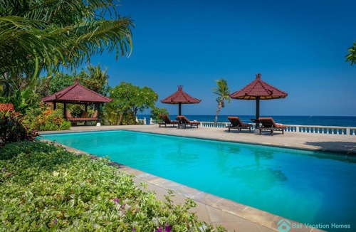 Dencarik Villa | Beachfront Villa at Lovina 10P, Pool, BBQ