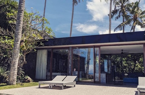 Suraberata Villa | Beachside Villa at Balian Surf Break