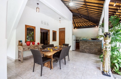 Sunset Road Villa | Beautiful 3 Bedroom Private villa with Tropical Vibes in the Heart of Seminyak