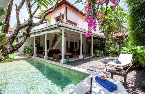 Sunset Road Villa | Beautiful 3 Bedroom Private villa with Tropical Vibes in the Heart of Seminyak