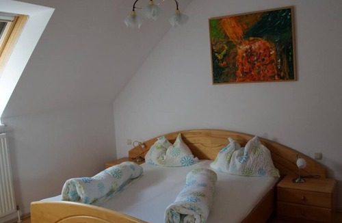 Mitterarnsdorf Apartment | Beautiful apartment (68 m²) for 5 people with a balcony and air conditioning