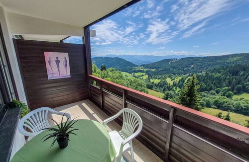 Sankt Urban Apartment | Beautiful apartment for 4 guests with WIFI, pool, TV and balcony