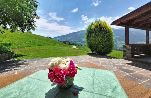 Stummerberg House | Beautiful private villa for 10 people with WIFI, TV and patio