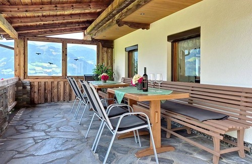 Stummerberg House | Beautiful private villa for 10 people with WIFI, TV and patio