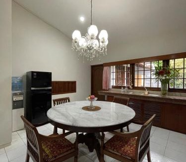 Ciumbuleuit House | Belgareti Ndalem Partan Classic Villa Dago Giri