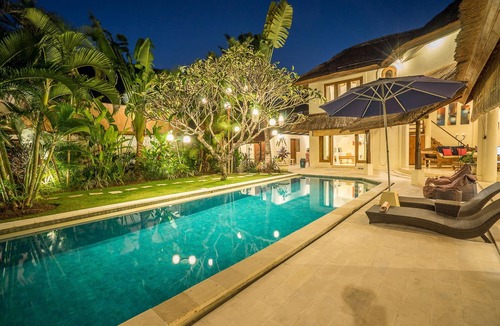 Laksmana Villa | Best Location! 3BD Villa, Central Seminyak! - 3Min Walk To Eat Street! W/Pool!