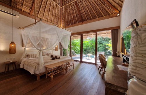 Batu Bolong Hotel | BoBos Villa