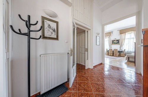 Taban Apartment | Budapest Classic Charm | 2Br + Cornertub + Smarttv