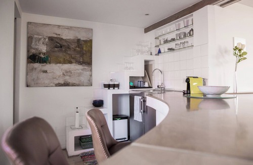 Jakomini Apartment | Central Penthouse, for romantic lovers and those who love to read and chill