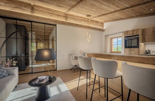Strobl Hotel | Chalet Apartment with Sauna | for 2 Guests | Lake Wolfgang | schwanenNEST