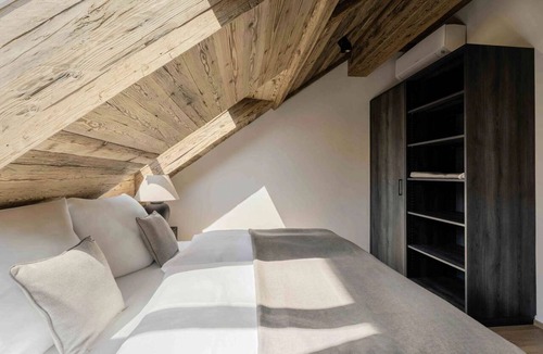 Strobl Hotel | Chalet Apartment with Sauna for 2 Guests | at Lake Wolfgang | schwalbenNEST