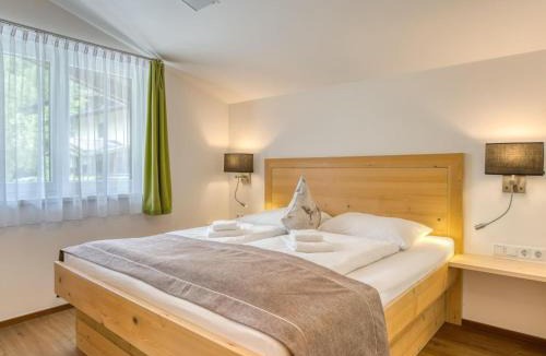 Schonbach Apartment | Chalet in Neukirchen with Mountain Views
