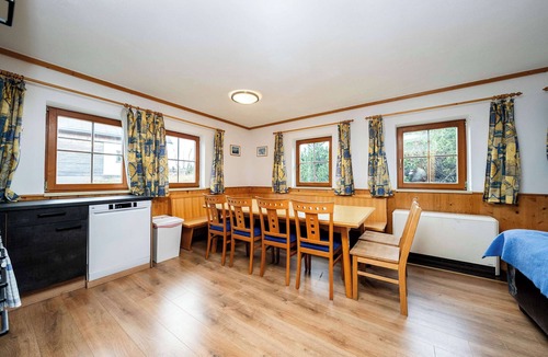 Ebensee Ski Chalet | Chalets Feuerkogel | Kitchen | Sauna | Ski-in/out