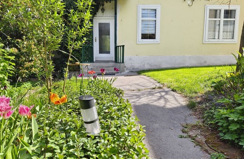 Langenzersdorf House | Charmantes Haus mit Terrasse in Großem Garten