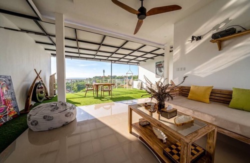 Mumbul Villa | Chic 3BR in Nusa Dua w Ocean View+Cinema+Rooftop