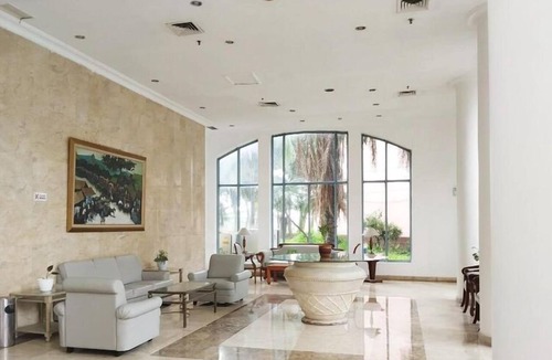 Suko Manunggal Apartment | Classic And Warm 2Br At Apartment Taman Beverly