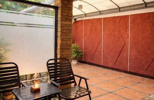 Bandung House | Classic North Bandung Family Home, Sleeps 10 & 3 Parking + Rooftop Gazebo