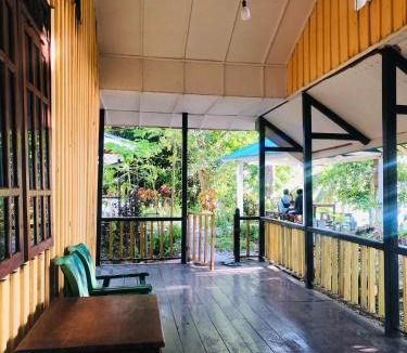 Nuhu Roa House | Coaster Cottages