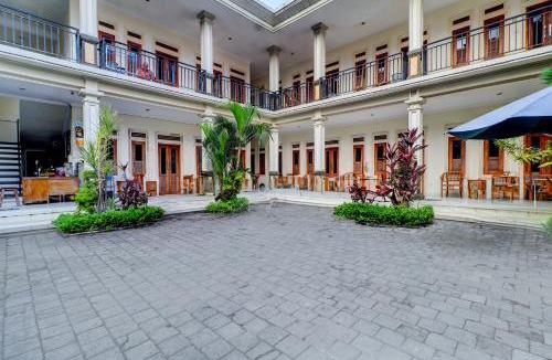 Downtown Kuta Hotel | Collection O Budget Door Legian Inn @Poppies Road