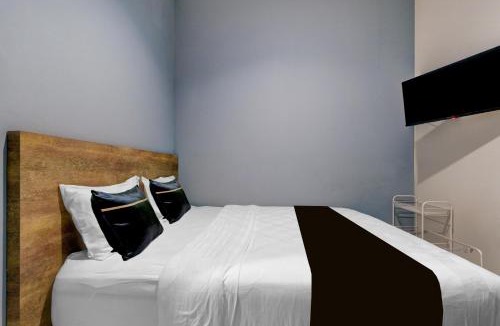 West Cirebon Hotel | Colletion O near Living Plaza Cirebon formerly Moana Residence