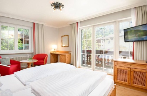 Dorfgastein Hotel | Comfort room with shower od. Bathroom, toilet - Römerhof, country hotel