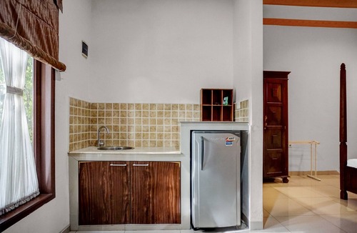 Medan House | Comfortable Indonesia Double Suite w/Free WiFi