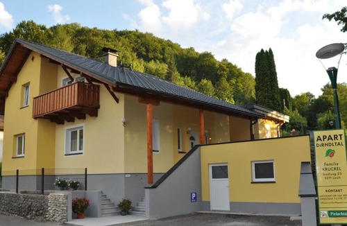 Loich Apartment | Comfortable vacation apartment (55 m²) on the top floor with a balcony