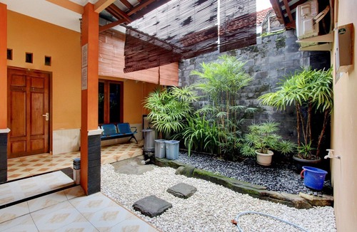 Yogyakarta House | Contemporary Deluxe Twin Stay w/Stylish Comfort