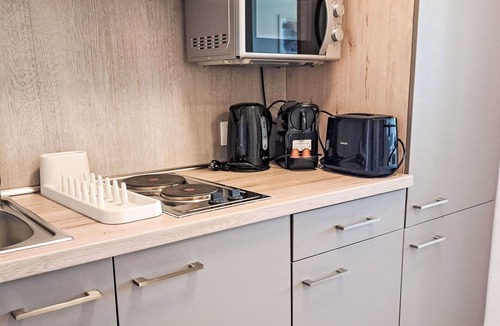 Strobl Apartment | Cosy apartment for 3 guests with WIFI, A/C, TV and balcony