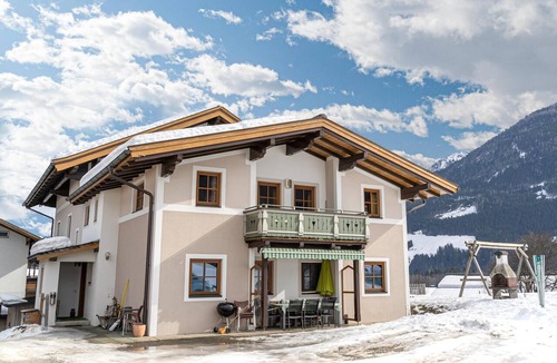 Schonbach House | Country house with garden near ski lift